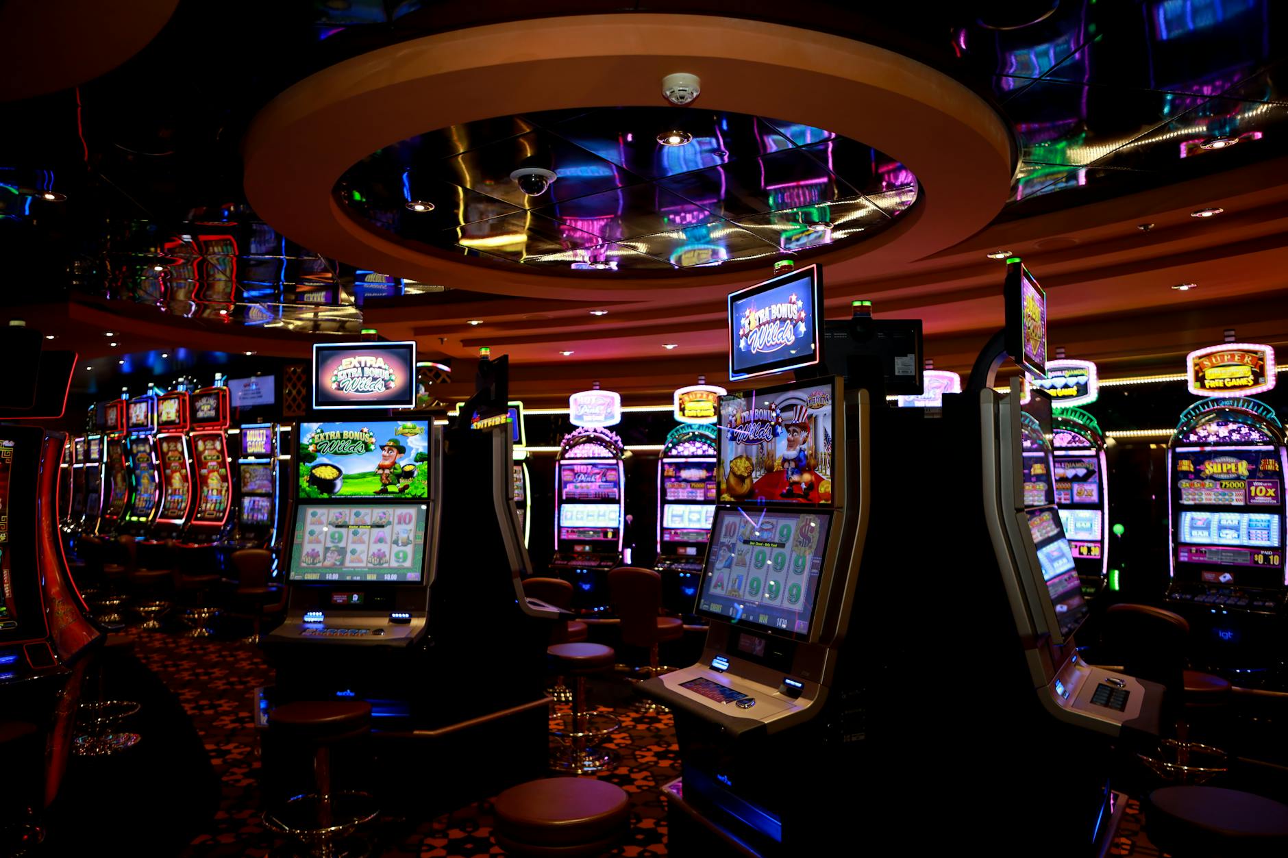 Hình minh họa cảm giác trúng jackpot với hiệu ứng ánh sáng và đồng xu